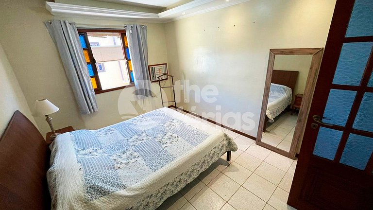 AP 2 qtos AC c/ piscina e churrasqueira em cond.