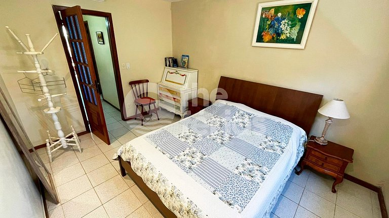 AP 2 qtos AC c/ piscina e churrasqueira em cond.