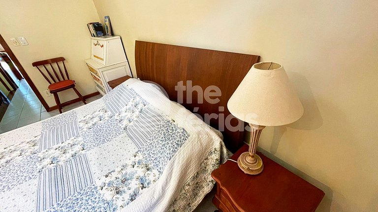 AP 2 qtos AC c/ piscina e churrasqueira em cond.