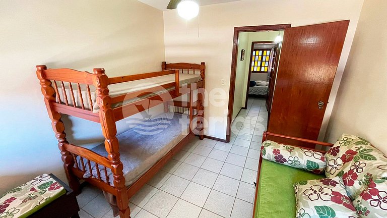 AP 2 qtos AC c/ piscina e churrasqueira em cond.