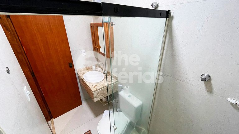 AP 2 qtos AC c/ piscina e churrasqueira em cond.