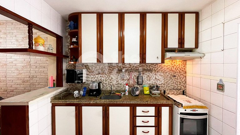 AP 2 qtos AC c/ piscina e churrasqueira em cond.