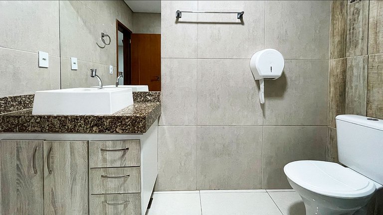 Suíte famíla WIFI frigobar e AC | @theferias_