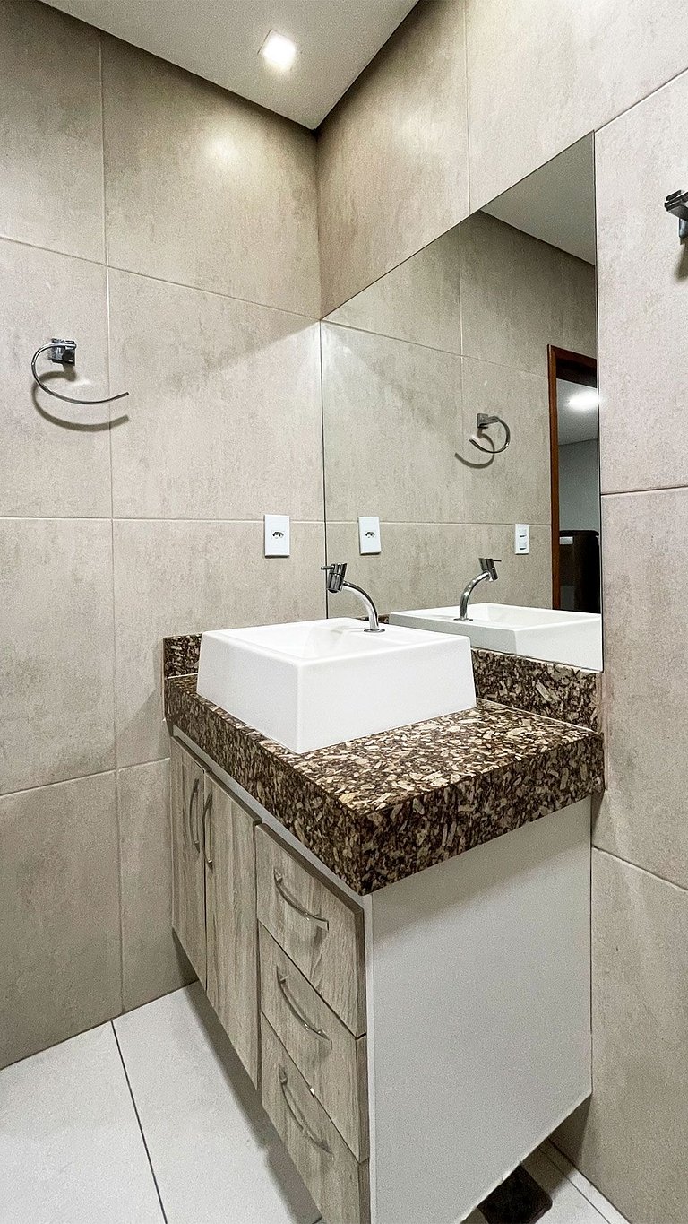 Suíte famíla WIFI frigobar e AC | @theferias_