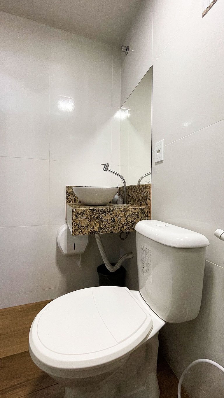Suite Economica com Ar e Mesa para Dois
