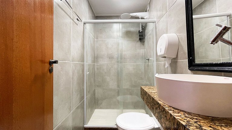 Suíte varanda e churrasqueira c/ AC | @theferias_