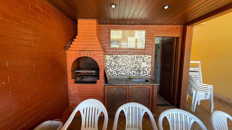 AP 2 qtos AC c/ piscina e churrasqueira em cond.