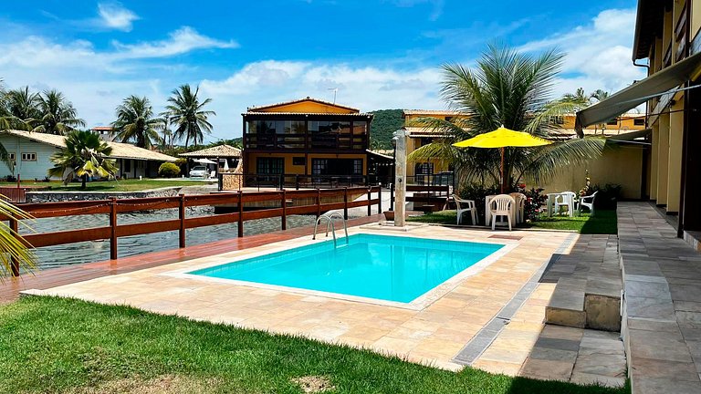 AP 2 qtos AC c/ piscina e churrasqueira em cond.