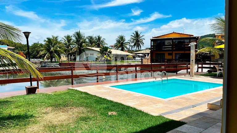 AP 2 qtos AC c/ piscina e churrasqueira em cond.