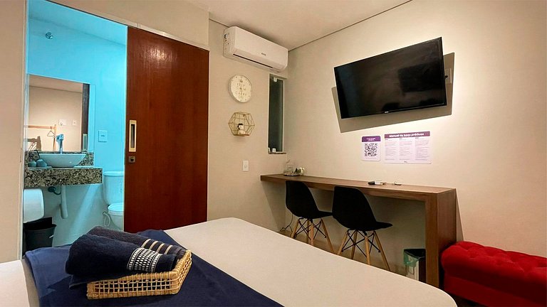 Suíte econômica c/ AC frigobar WIFI | @theferias_