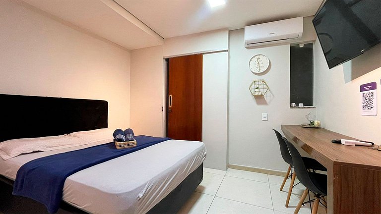 Suite Economica com Ar e Mesa para Dois