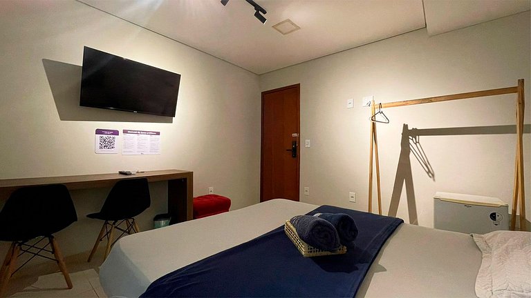 Suite Economica com Ar e Mesa para Dois