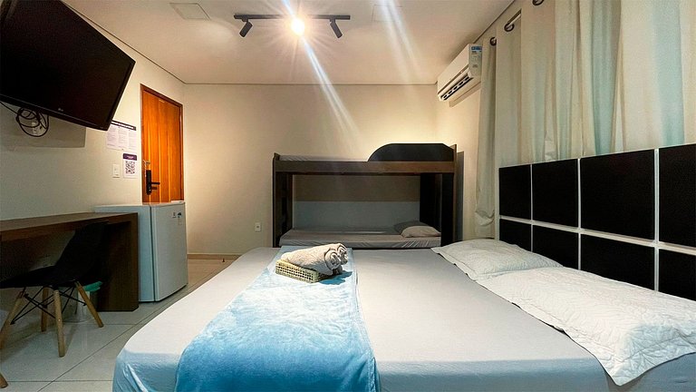 Suíte famíla WIFI frigobar e AC | @theferias_