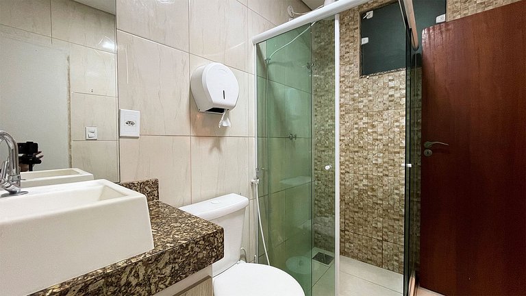 Suíte econômica c/ AC frigobar WIFI | @theferias_