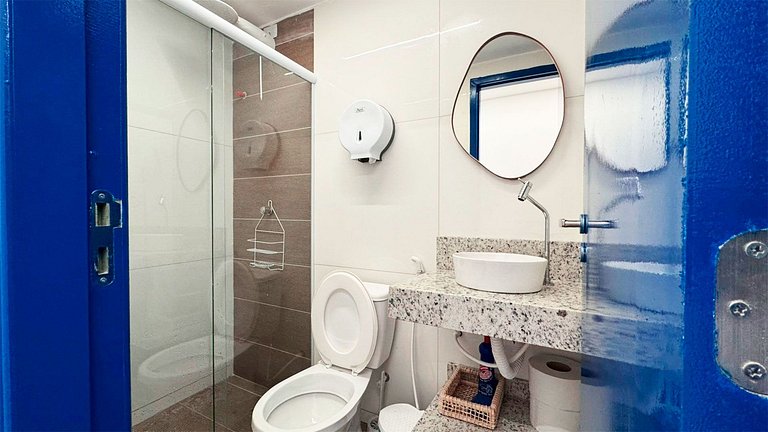 Suíte Solteiro com AR frigobar bem no centro