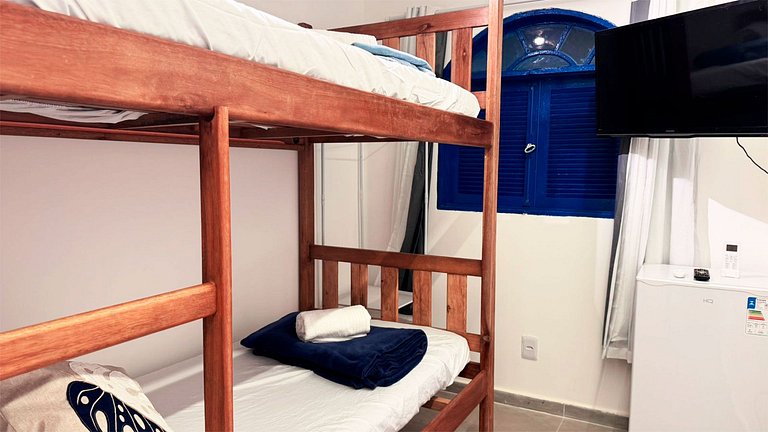 Suíte Solteiro com AR frigobar bem no centro