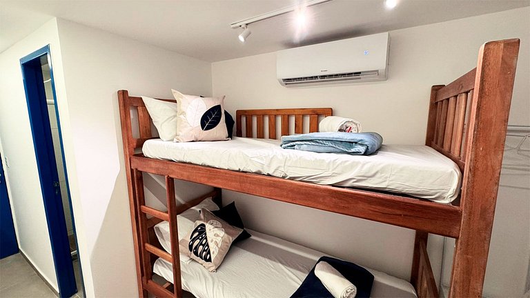 Suíte Solteiro com AR frigobar bem no centro