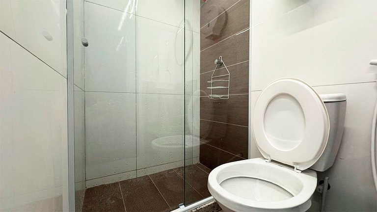 Suíte Solteiro com AR frigobar bem no centro