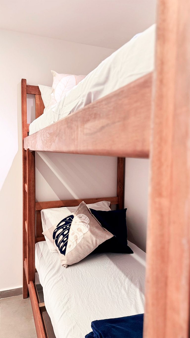 Suíte Solteiro com AR frigobar bem no centro