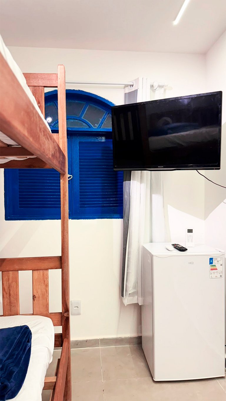 Suíte Solteiro com AR frigobar bem no centro