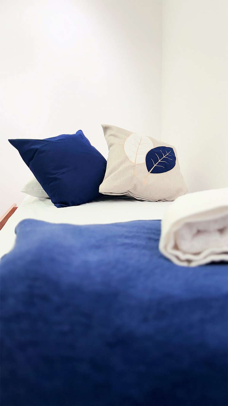 Suíte Solteiro com AR frigobar bem no centro