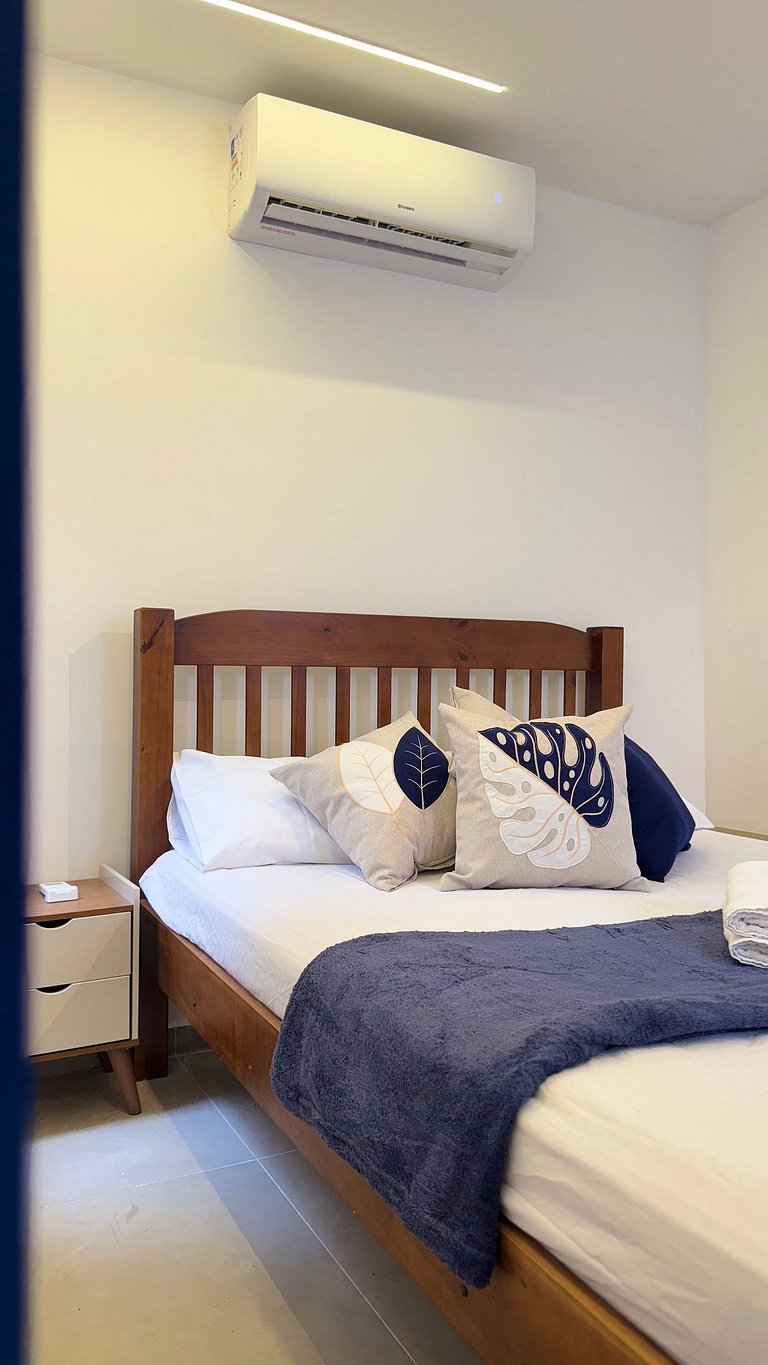 Suíte Solteiro com AR frigobar bem no centro